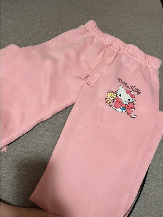 Hello Kitty Pink Hooded Sweatshirt And Pants Set - Picture 3 of 4